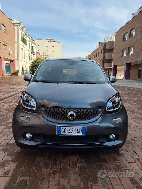 Usata Smart ForFour Superpassion 90 CV (66 kW) 2019 Grigio Utilitaria