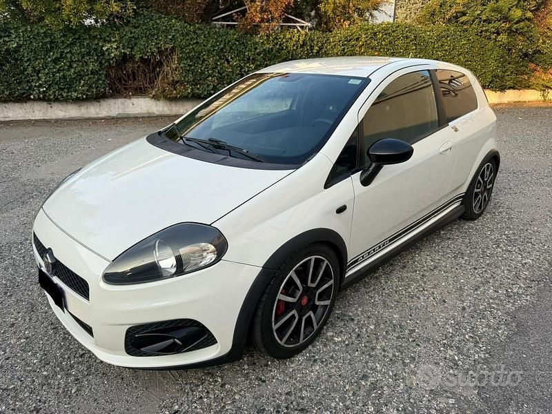 Bianco Usata 2009 Abarth Grande Punto Due volumi | 11.000 € - Immagine 1/4
