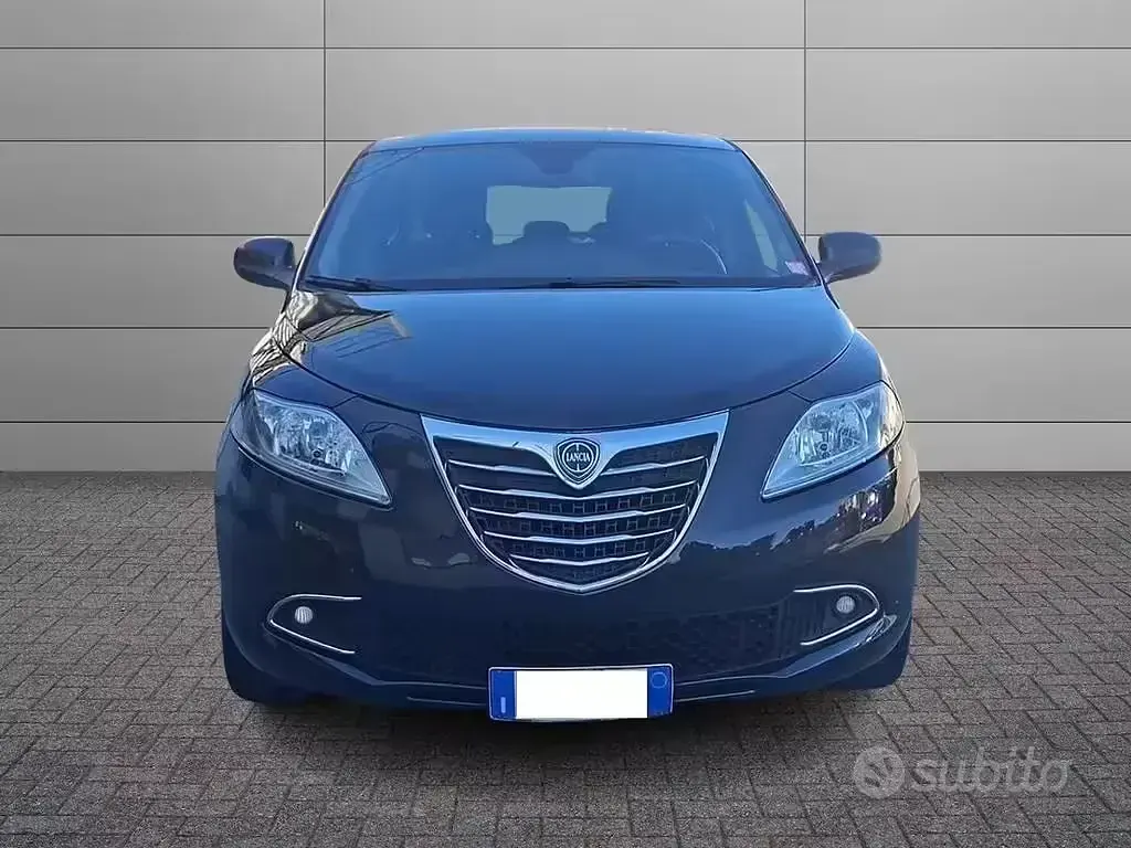 Usata Lancia Ypsilon Gold 95 CV (69 kW) 2015 Nero Utilitaria