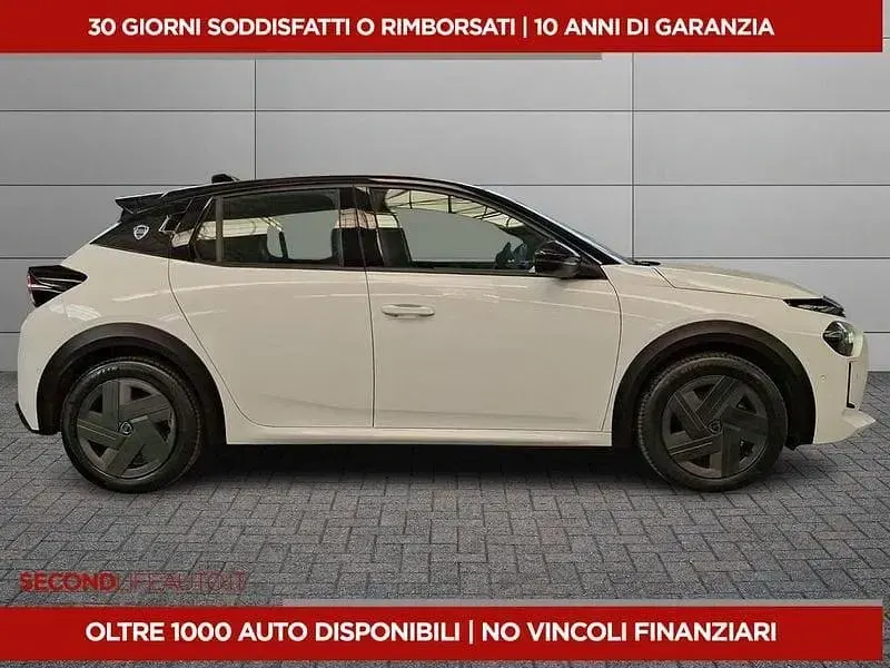 Usata Lancia Ypsilon 114 kW (156 CV) 2025 Bianco Utilitaria
