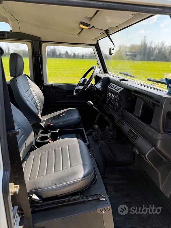 Usata Land Rover Defender 122 CV (89 kW) 2005 Bianco SUV