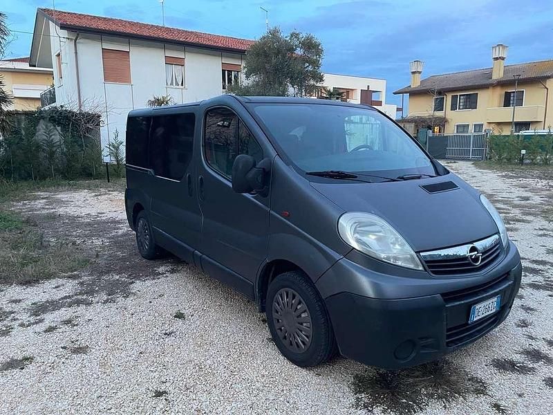 Usata Opel Vivaro 114 CV (83 kW) 2007 Grigio Monovolume