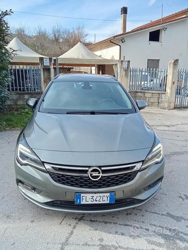 Verde Usata 2017 Opel Astra Station wagon | 4900 € (Buon prezzo) - Immagine 1/4