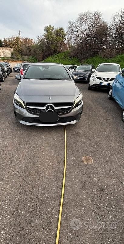 Usata Mercedes A180 Premium 108 CV (79 kW) 2017 Grigio Berlina