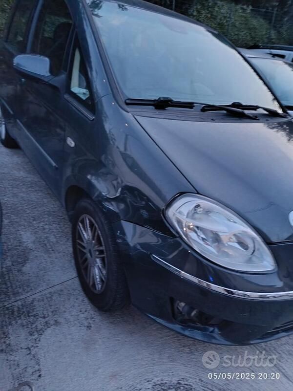 Usata Lancia Musa 95 CV (69 kW) 2011 Grigio Monovolume