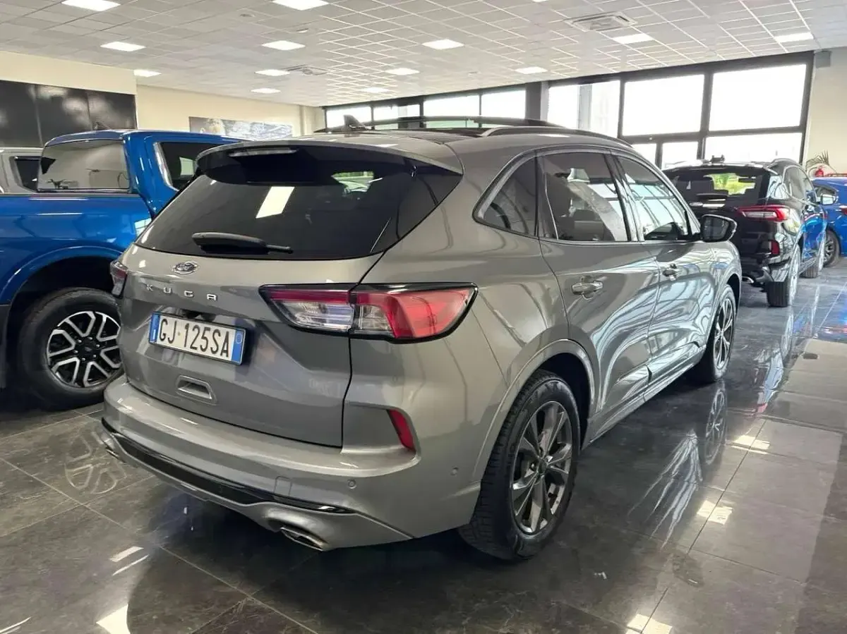 Usata Ford Kuga ST-Line 120 CV (88 kW) 2022 Solar silver SUV