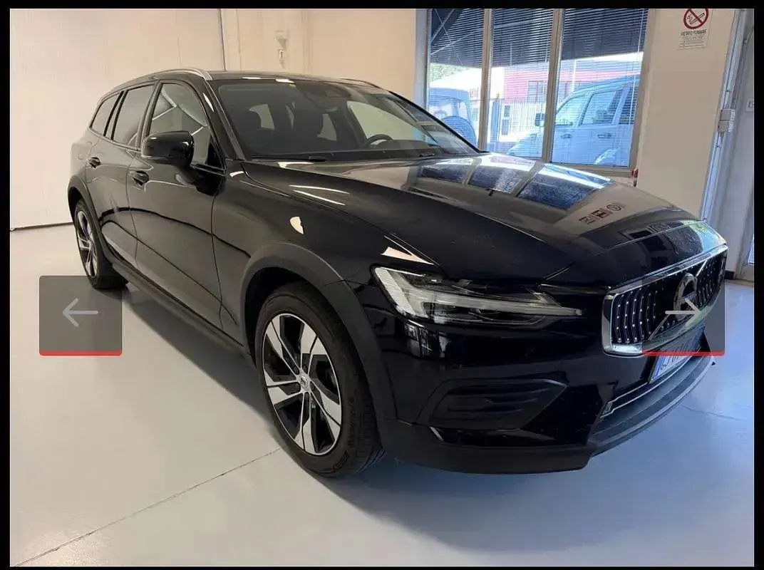 Usata Volvo V60 CC Business Edition 197 CV (144 kW) 2022 Nero Station wagon