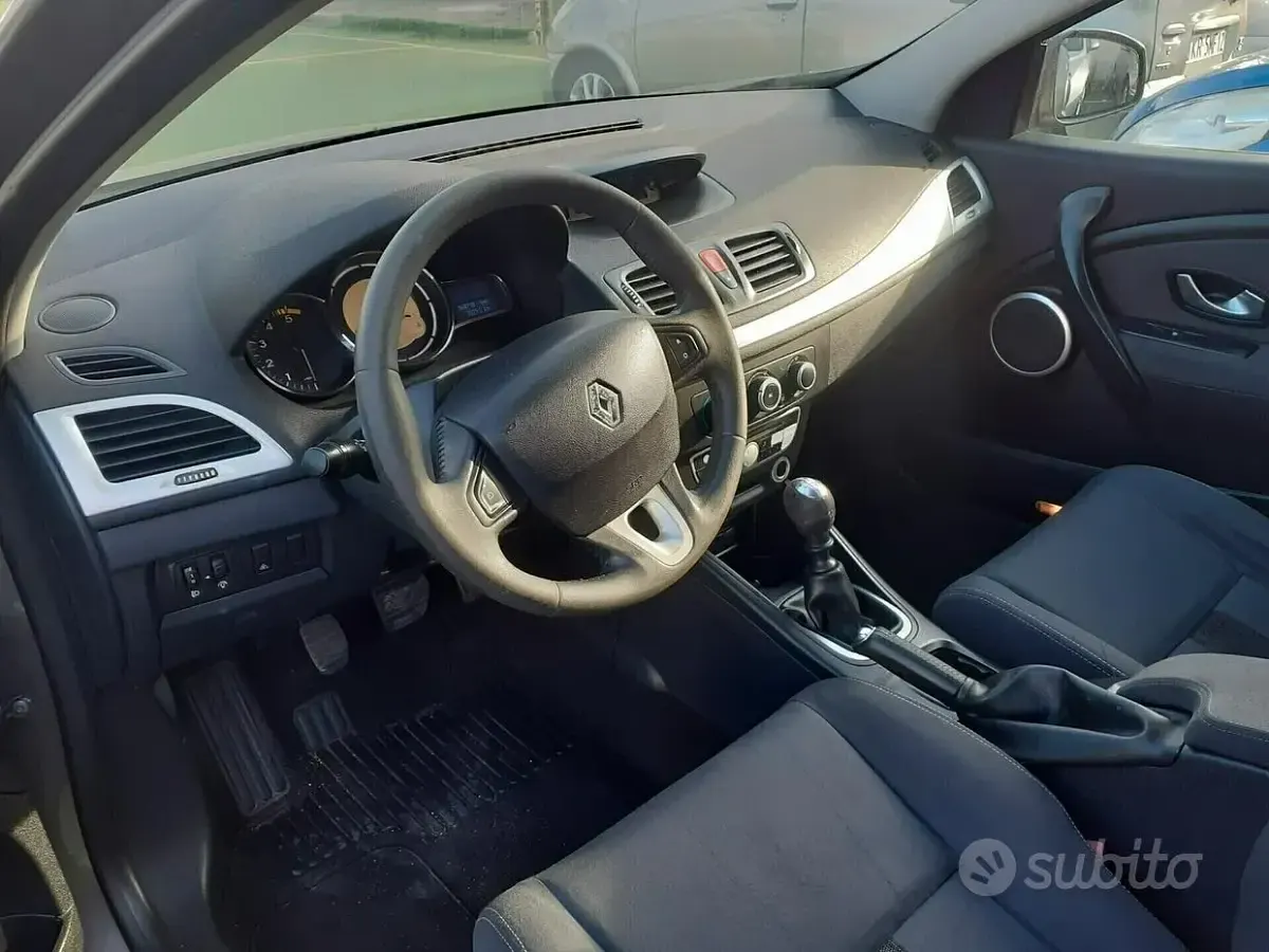 Usata Renault Mégane III Dynamique 110 CV (80 kW) 2010 Beige Berlina