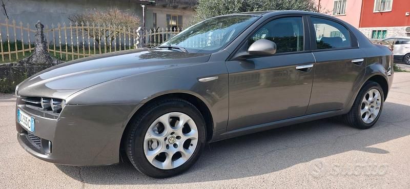 Usata Alfa Romeo 159 Distinctive 119 CV (87 kW) 2008 Grigio Berlina