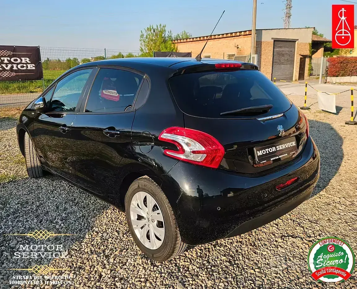 Usata Peugeot 208 82 CV (60 kW) 2016 Nero Utilitaria