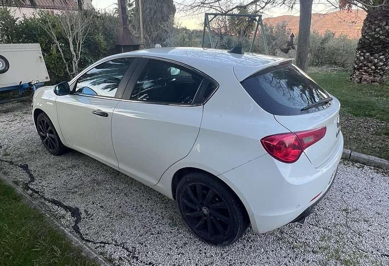 Usata Alfa Romeo Giulietta Distinctive 120 CV (88 kW) 2013 Utilitaria