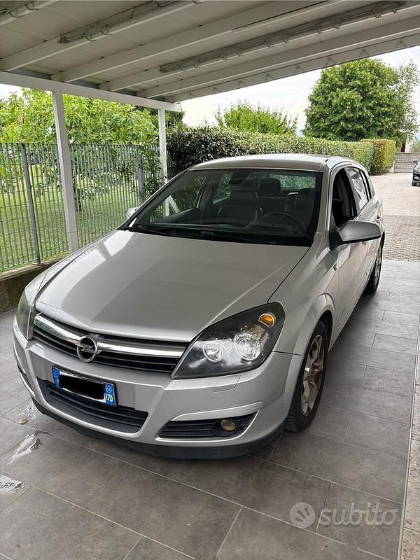 Usata Opel Astra 2004 Grigio Berlina