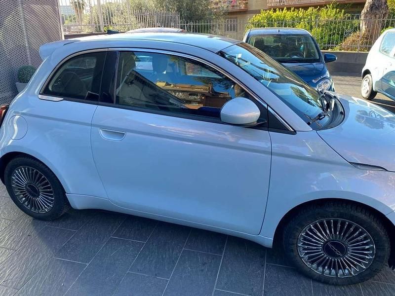 Usata Fiat 500e Icon 86 kW (118 CV) 2020 Blu/azzurro Utilitaria