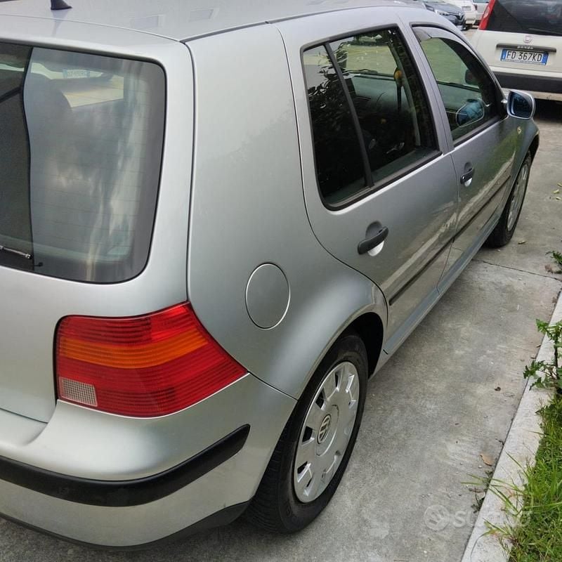 Usado VW Golf IV 75 CV (55 kW) 2002 Gris Berlina