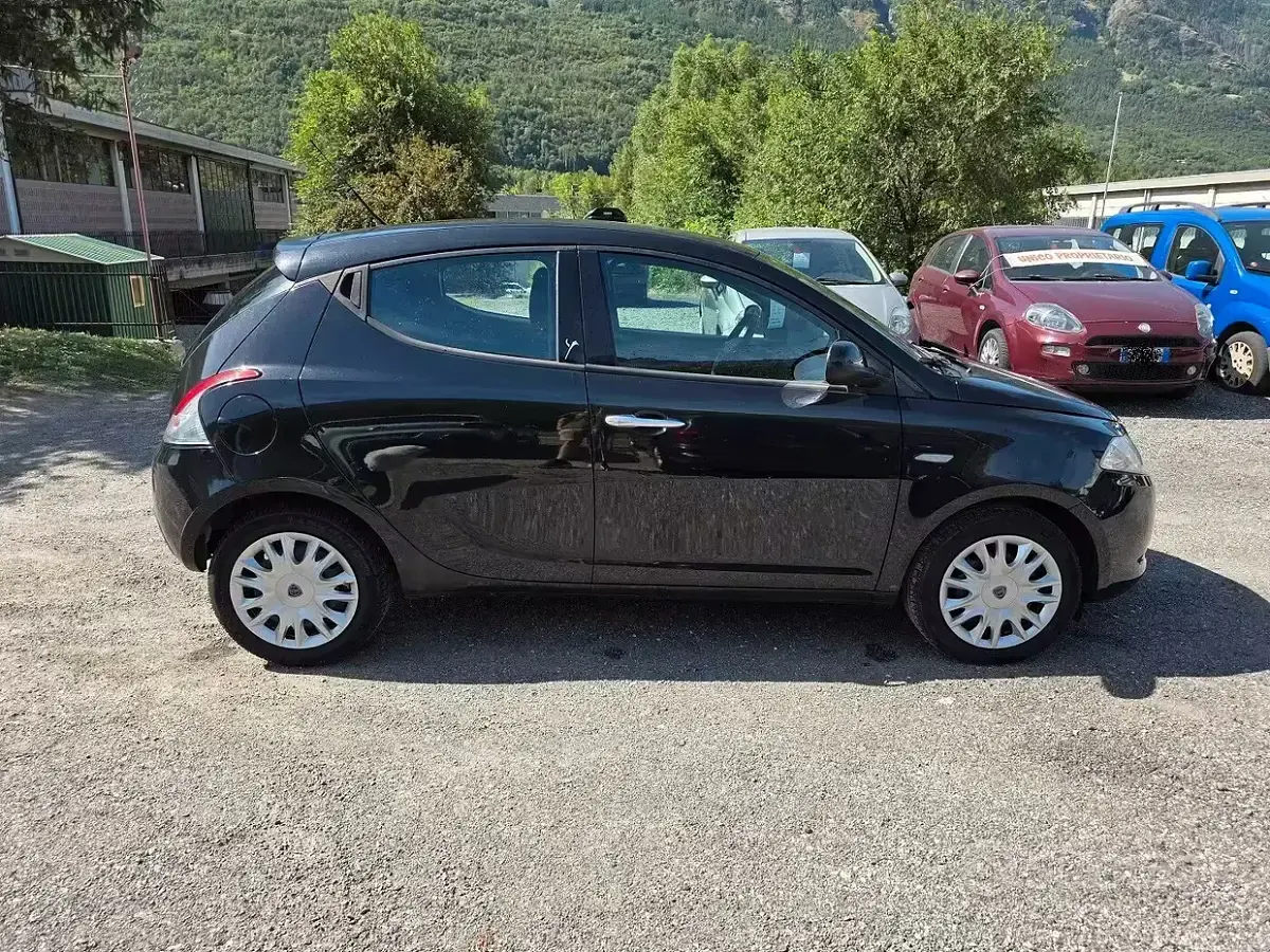 Usata Lancia Ypsilon 69 CV (50 kW) 2011 Nero Utilitaria