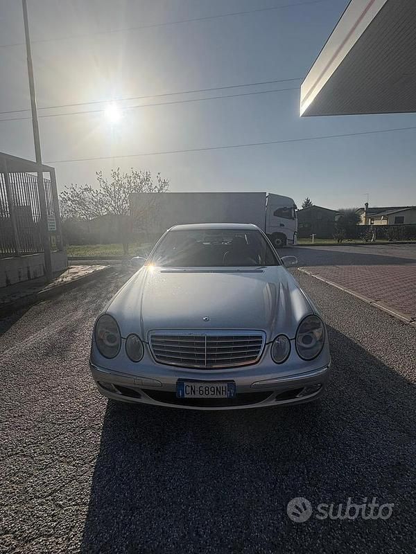 Usata Mercedes E220 2004 Grigio Berlina