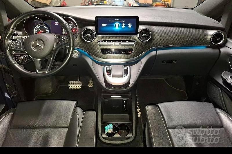 Usata Mercedes V250 2023 Blu Monovolume
