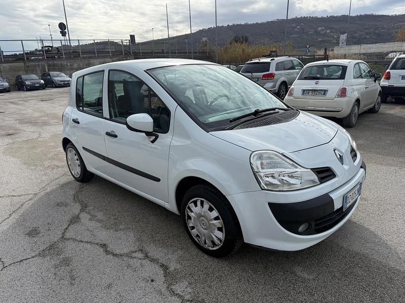 Usata Renault Modus Dynamique 75 CV (55 kW) 2009 Bianco Monovolume