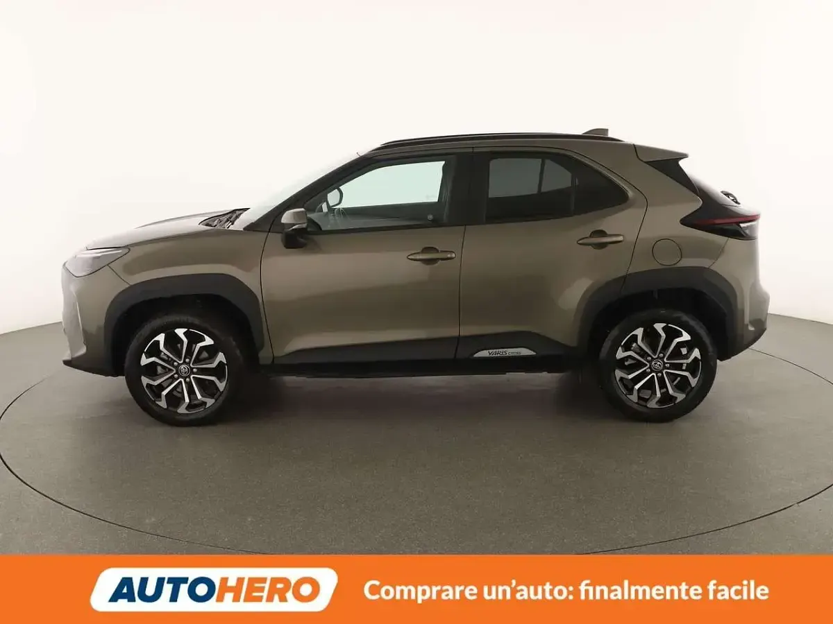 Usata Toyota Yaris Cross Trend 92 CV (67 kW) 2023 Oro SUV