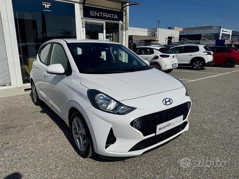 Usata Hyundai i10 Advanced 67 CV (49 kW) 2023 Bianco Utilitaria