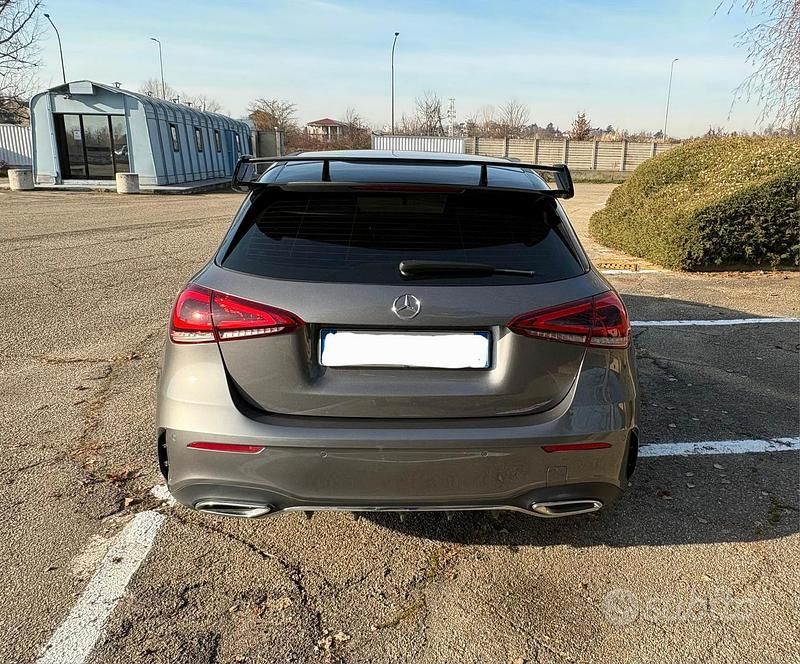Usata Mercedes A180 AMG line 116 CV (85 kW) 2021 Grigio Berlina