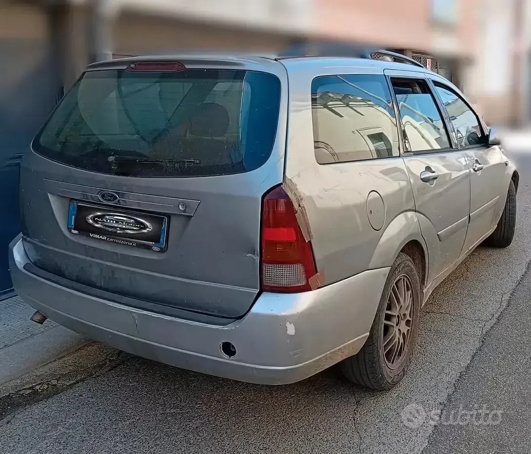 Usata Ford Focus Ghia 116 CV (85 kW) 2003 Grigio Station wagon