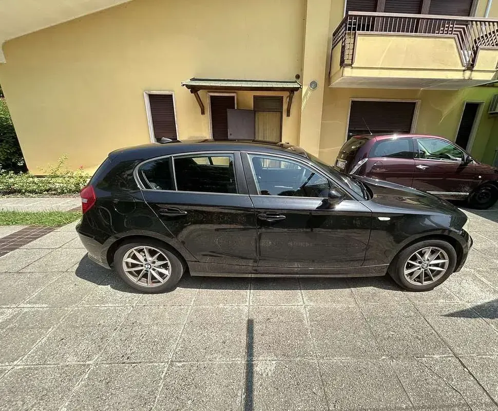 Usata BMW 116 116 CV (85 kW) 2010 Nero Utilitaria