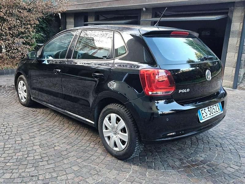 Usata 2013 VW Polo Comfortline Tre volumi | 5450 € (Super prezzo) - Immagine 1/4