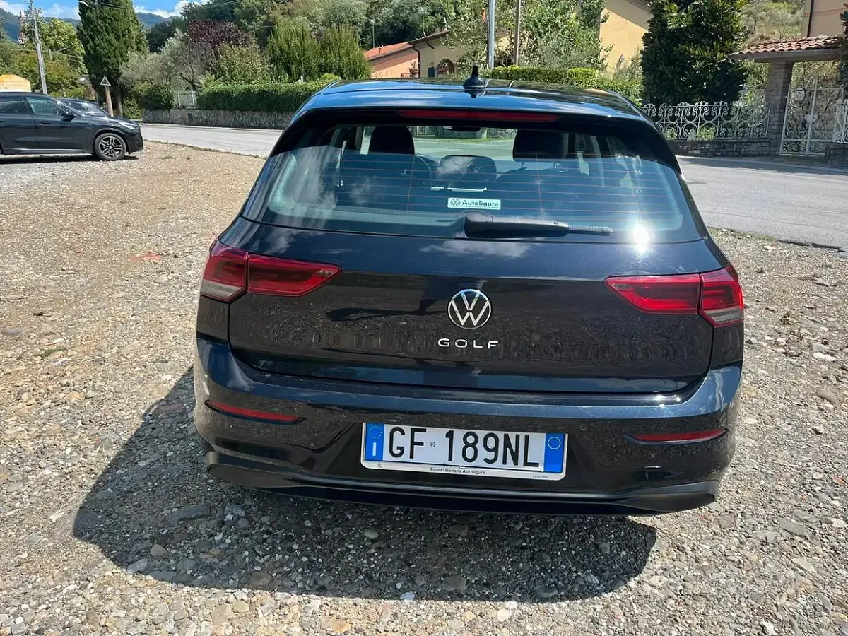 Usata VW Golf VIII Life 116 CV (85 kW) 2021 Nero Utilitaria