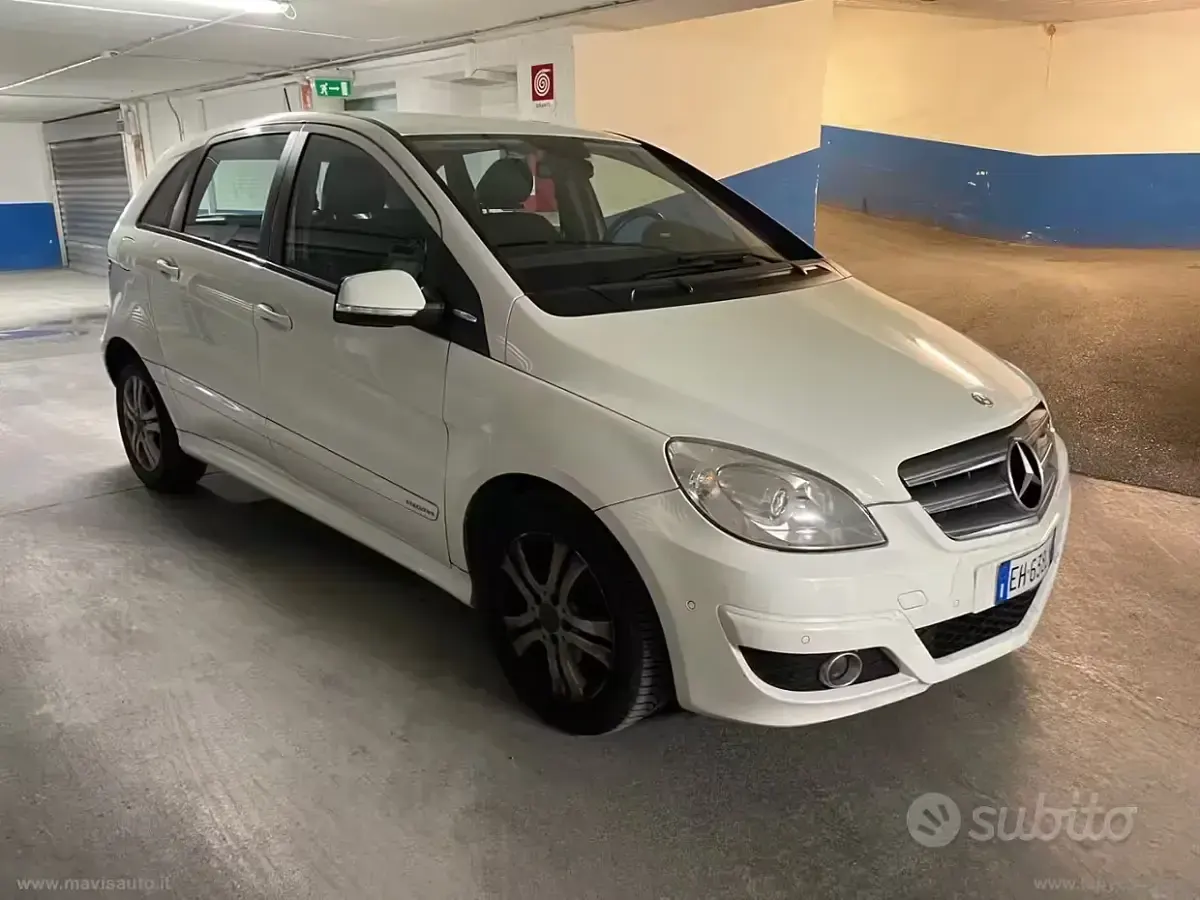 Usata Mercedes B180 Executive 116 CV (85 kW) 2011 Bianco Utilitaria