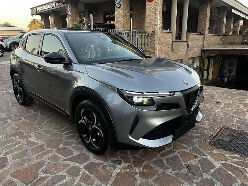 Nuova Alfa Romeo Junior Edizione Speciale 137 CV (100 kW) 2025 Grigio arese SUV