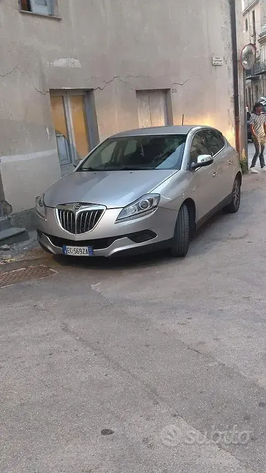 Usata Lancia Delta 120 CV (88 kW) 2010 Grigio Utilitaria