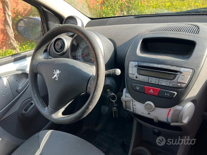 Usata Peugeot 107 68 CV (50 kW) 2007 Grigio Utilitaria