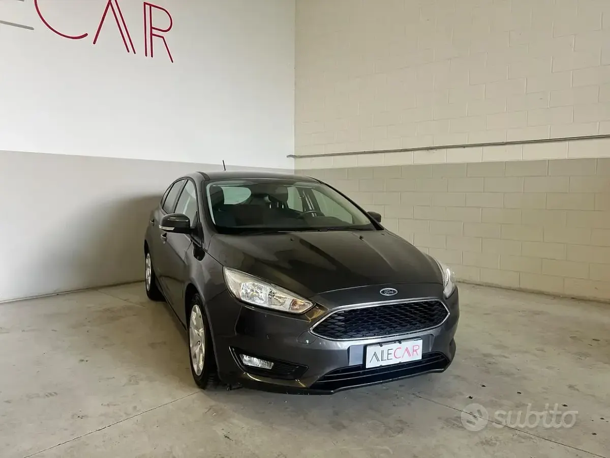 Usata Ford Focus S 101 CV (74 kW) 2017 Grigio Berlina