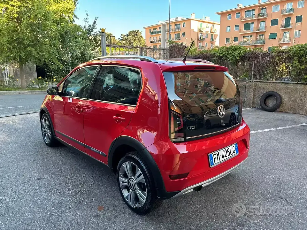 Begagnad VW up! 75 HK (55 kW) 2017 Röd Halvkombi