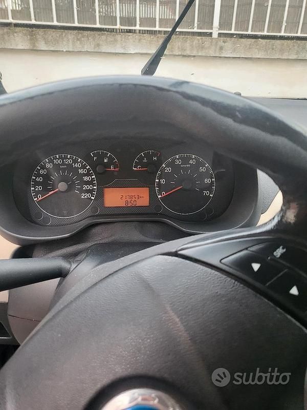 Usata Fiat Grande Punto 75 CV (55 kW) 2009 Grigio Utilitaria