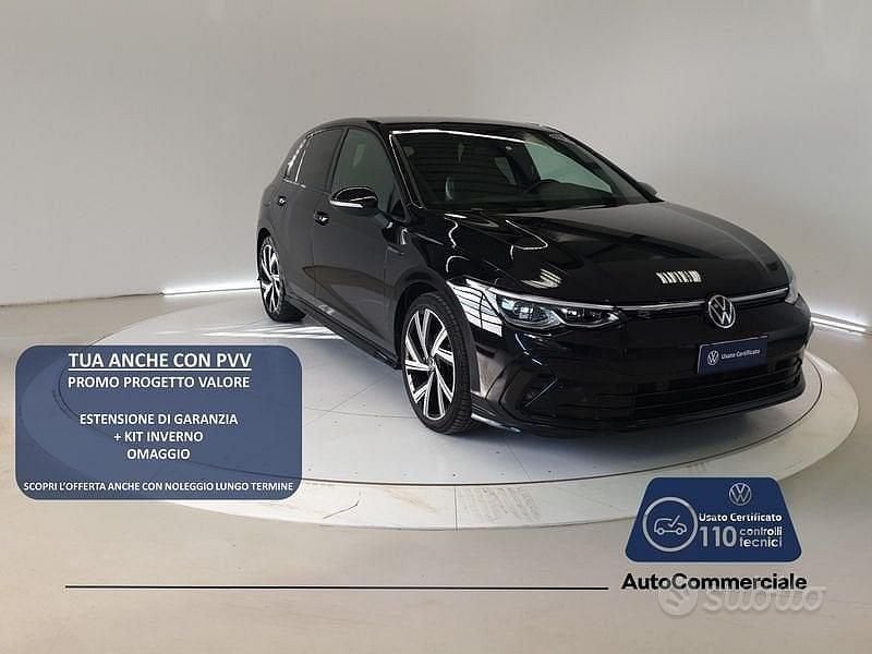 Nero Usata 2022 VW Golf VIII R-line Tre volumi | 23.500 € (Buon prezzo) - Immagine 1/4