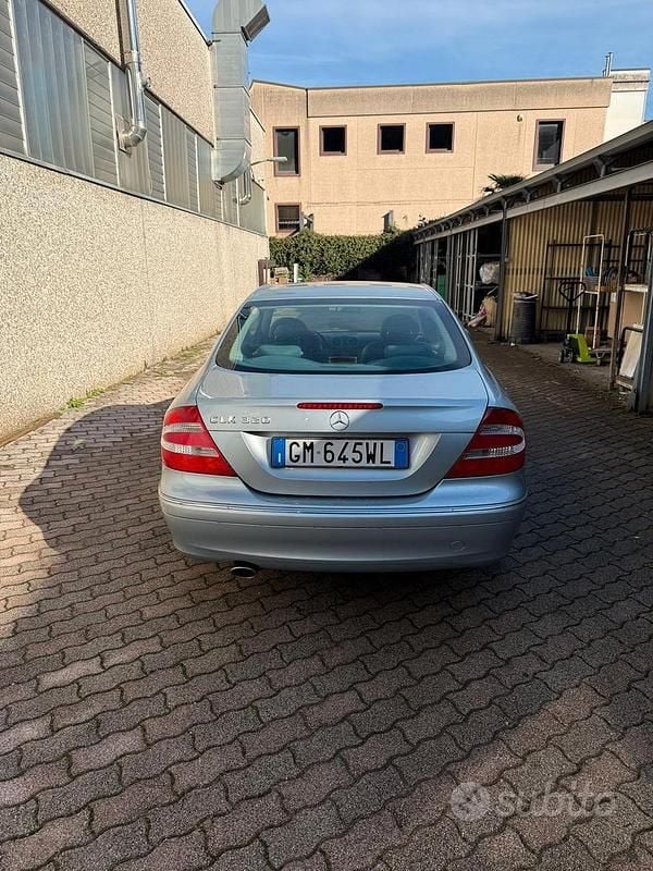 Usata Mercedes CLK320 218 CV (160 kW) 2004 Grigio