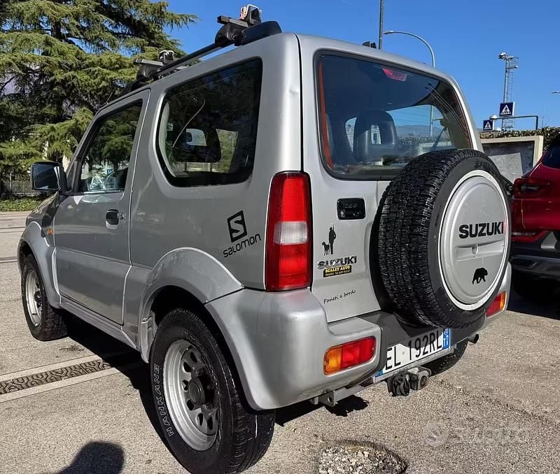 Usata Suzuki Jimny 86 CV (63 kW) 2012 Grigio SUV