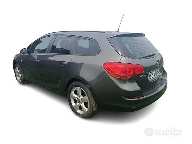 Usata Opel Astra 110 CV (80 kW) 2011 Grigio Station wagon