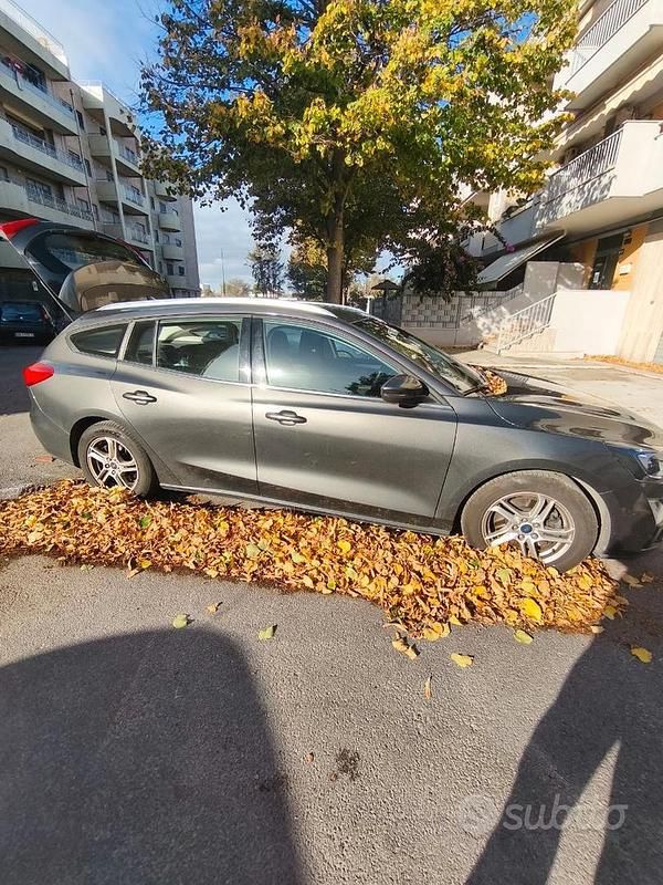 Usata Ford Focus 120 CV (88 kW) 2020 Grigio Station wagon