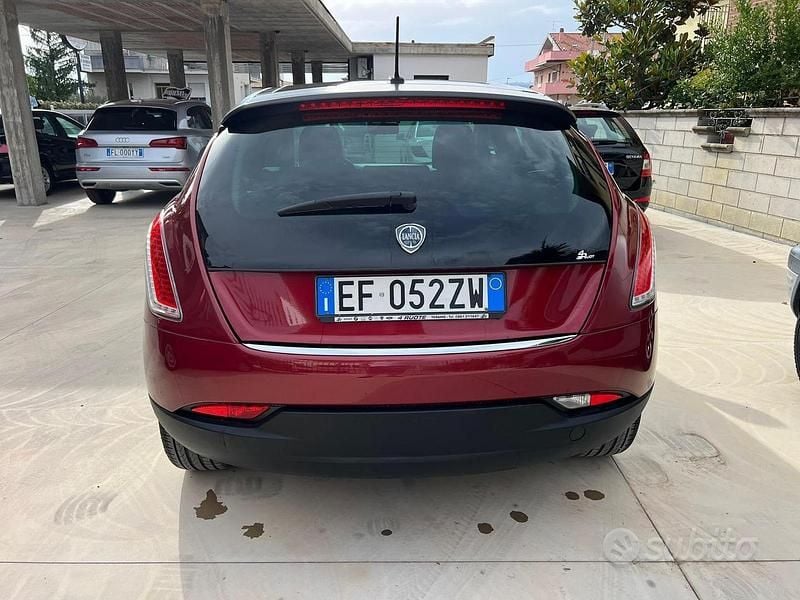 Usado Lancia Delta 2015 Rojo Utilitario