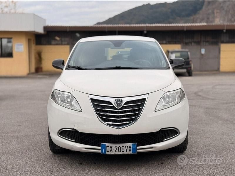 Usata Lancia Ypsilon Gold 69 CV (50 kW) 2014 Bianco Utilitaria