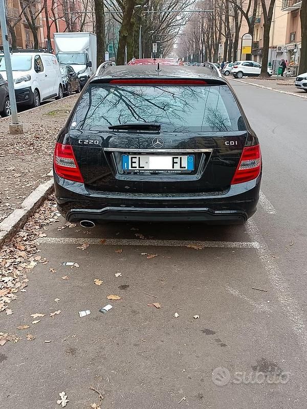 Usata Mercedes 220 2012 Nero Berlina