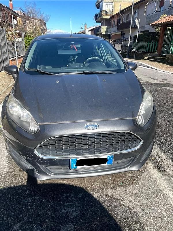 Usata Ford Fiesta 75 CV (55 kW) 2016 Grigio Utilitaria