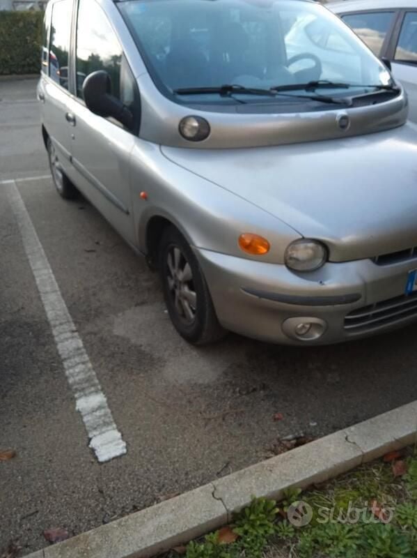 Grigio Usata 2003 Fiat Multipla Monovolume | 1500 € (Buon prezzo) - Immagine 1/4