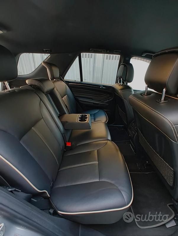 Usata Mercedes ML350 Edition 231 CV (169 kW) 2010 Grigio SUV