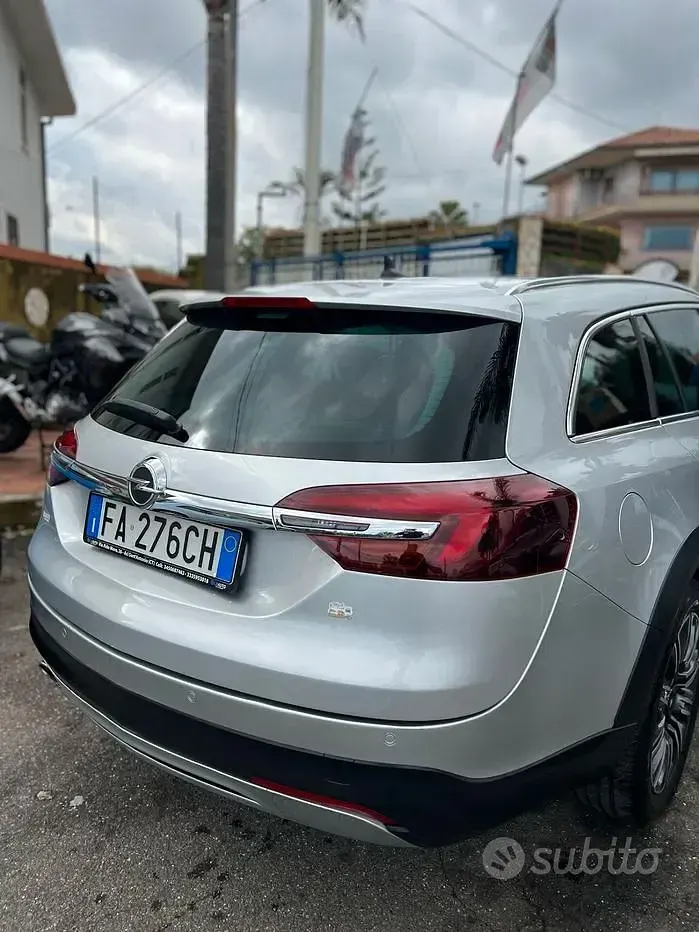 Usata Opel Insignia Country Tourer 163 CV (119 kW) 2015 Nero Station wagon