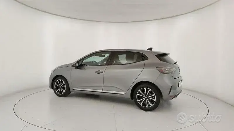 Usata Renault Clio V Techno 91 CV (66 kW) 2024 Grigio Berlina