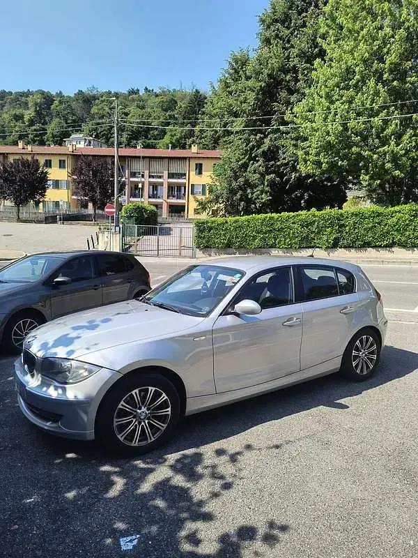 Usata BMW 116 Efficient Dynamics 116 CV (85 kW) 2010 Grigio Utilitaria